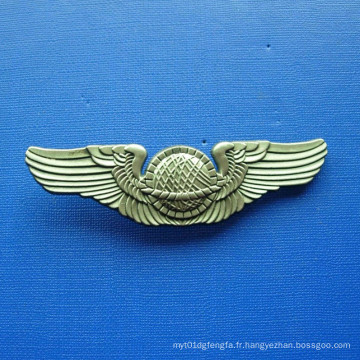Badge en alliage de zinc plaqué or antique (GZHY-BADGE-018)